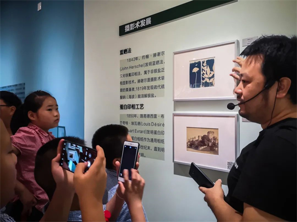 参观摄影博物馆1.jpg