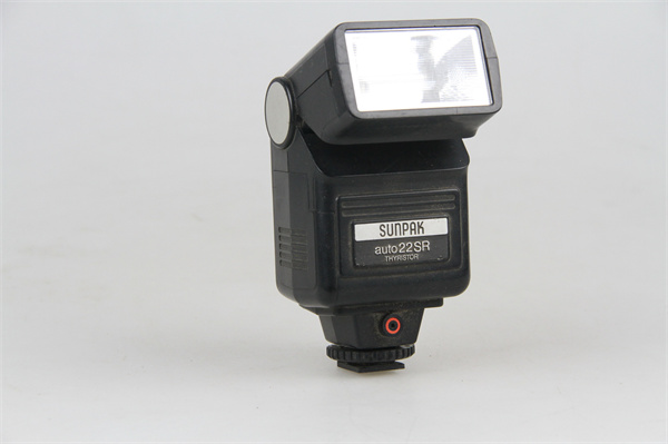 SUNPAK闪光灯 auto22SR（捐赠者：王星贵）.jpg