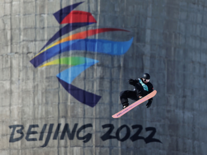 2022年2月15日，在北京冬奥会单板滑雪男子大跳台决赛中，中国选手苏翊鸣发挥出色获得冠军。 胡金喜摄.jpg